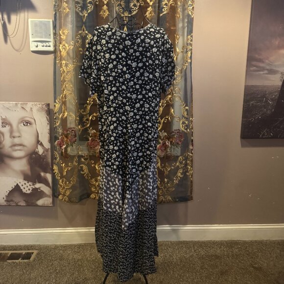 Floral crinkle maxi dress ~ M - Picture 2 of 3